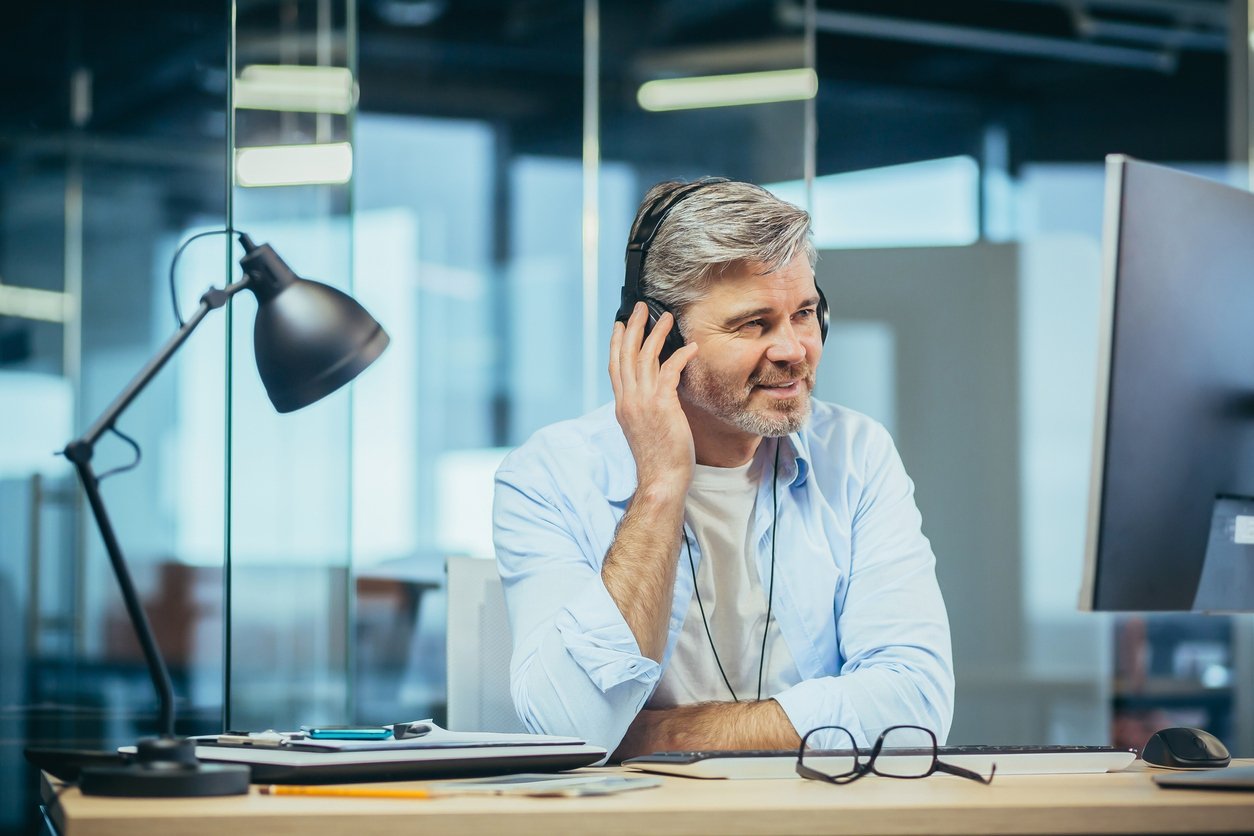 7 Benefits Listening to a Podcast Can Have on Your Business